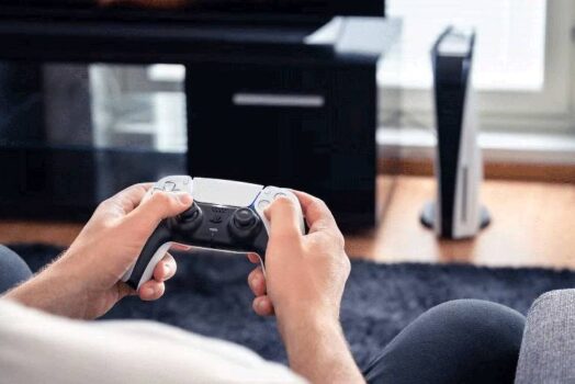 So sánh giữa game mobile và game trên console